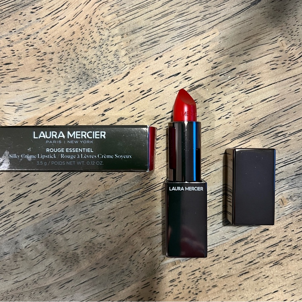 Laura Mercier Rouge Essentiel Silky Crème Lipstick - Red
ROUGE ELECTRIQUE